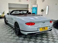 BENTLEY CONTINENTAL GT FIRST EDITION + ICE WHITE METALLIC + CRICKET BALL HIDE +  - 2843 - 22